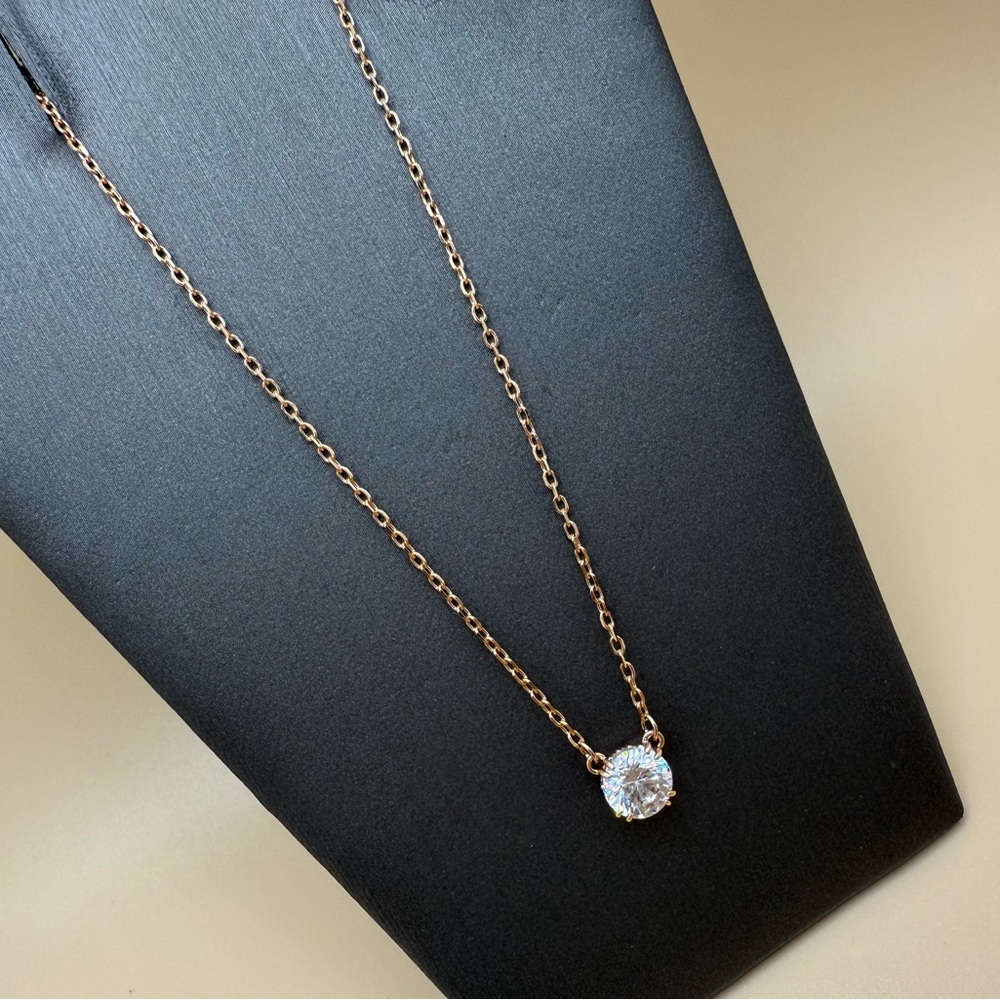 🦢SWAROVSKI NECKLACE 🦢 - Picture 8 of 15